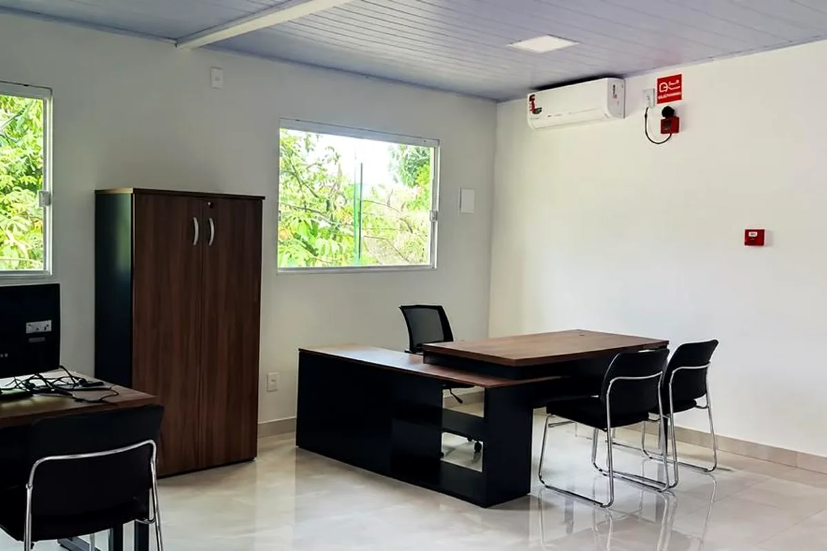 Consultório e área administrativa