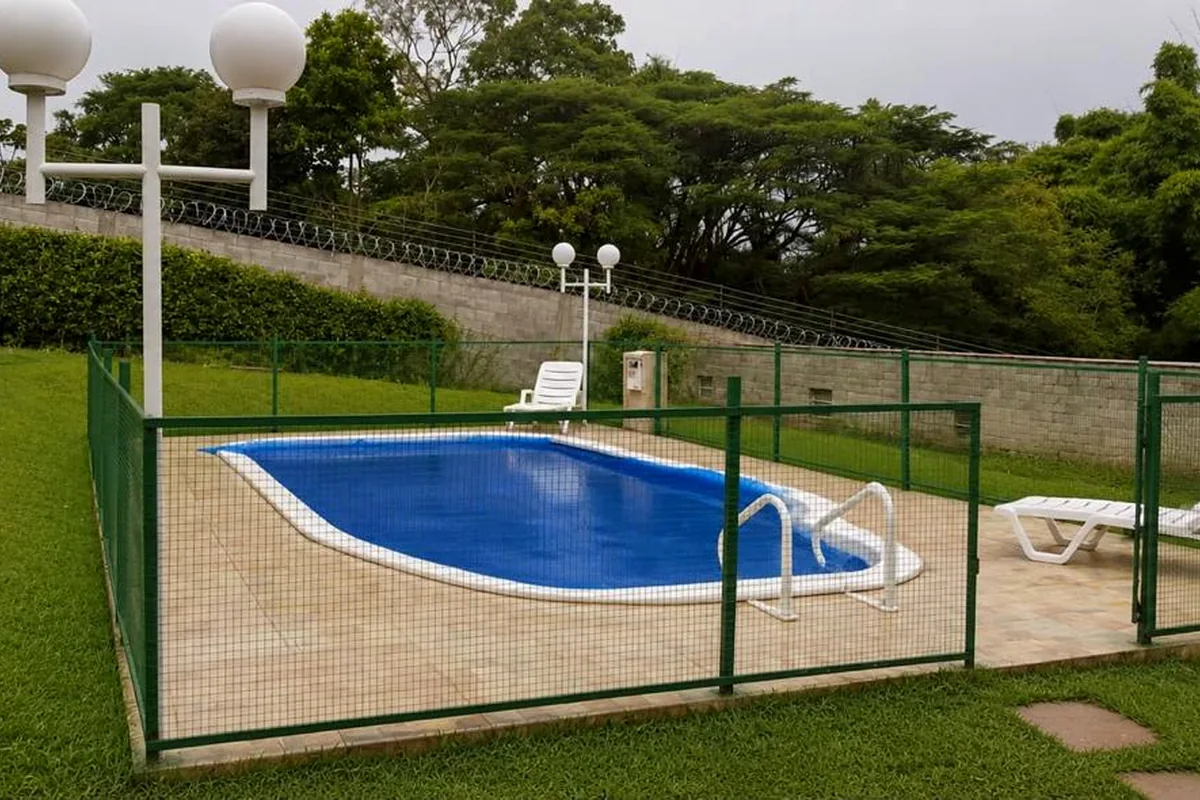 Área externa com piscina